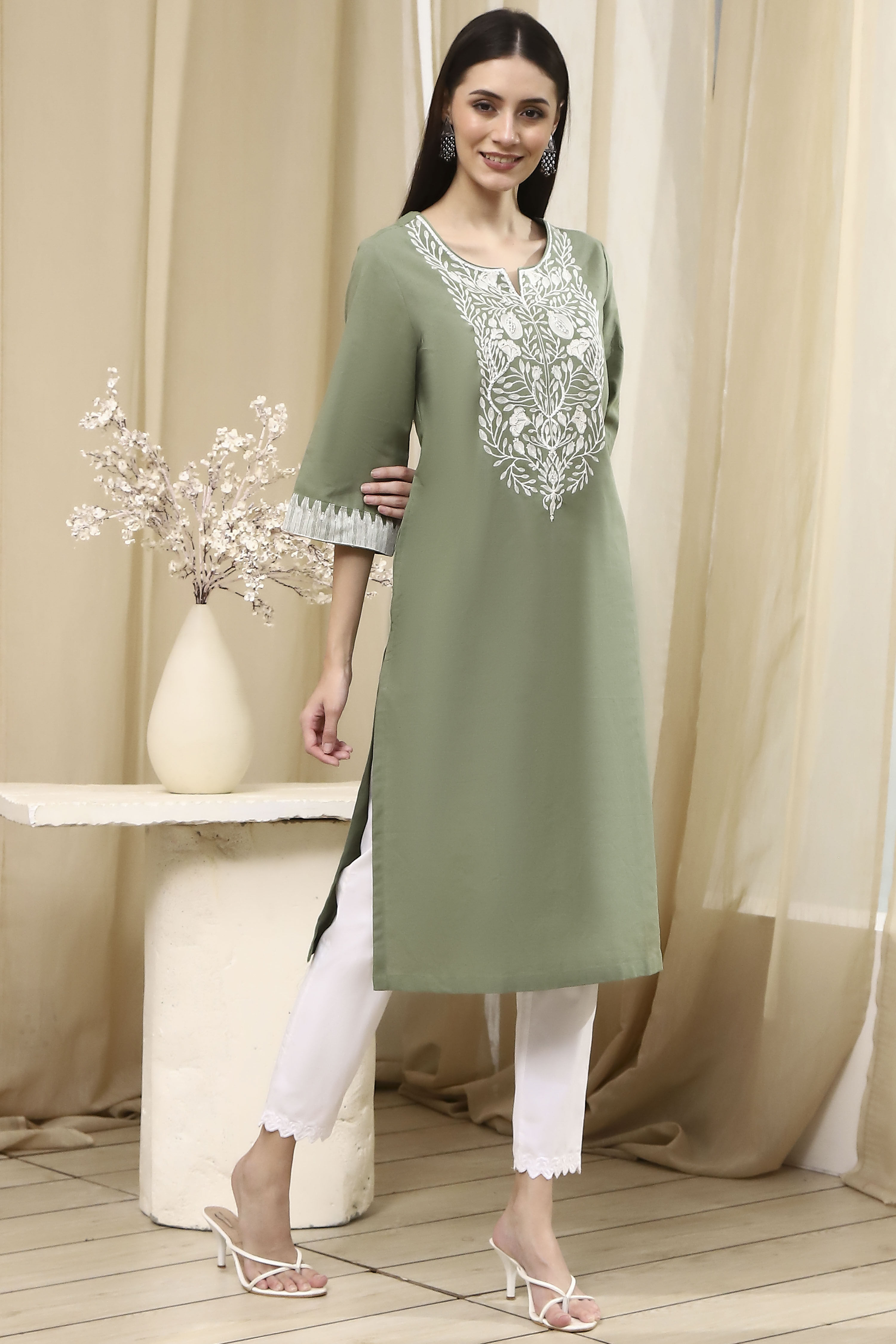 Maroon Cotton Dyed Straight Kurta image number 4