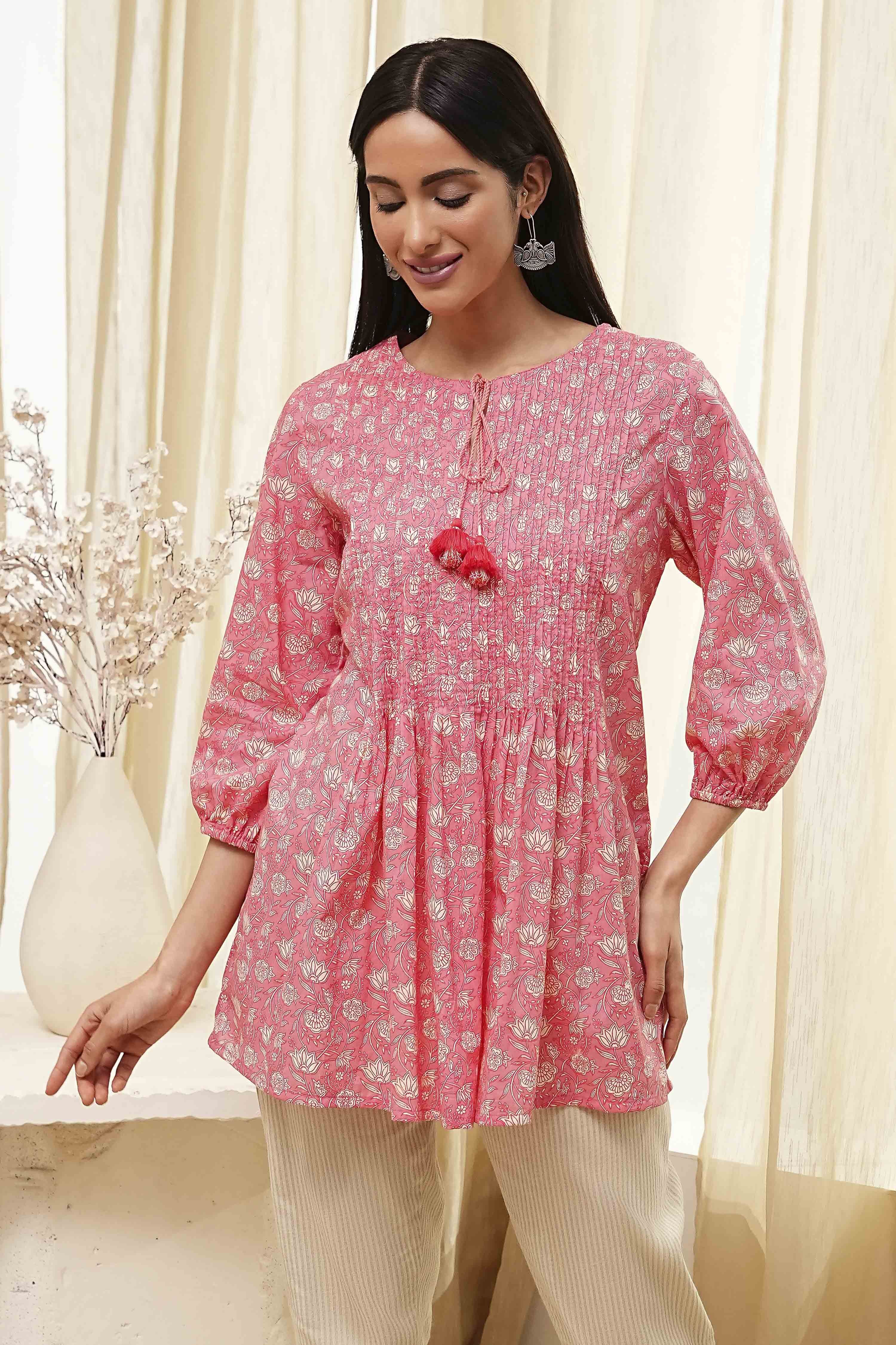 Coral Cotton Pleated Short Kurta image number 5