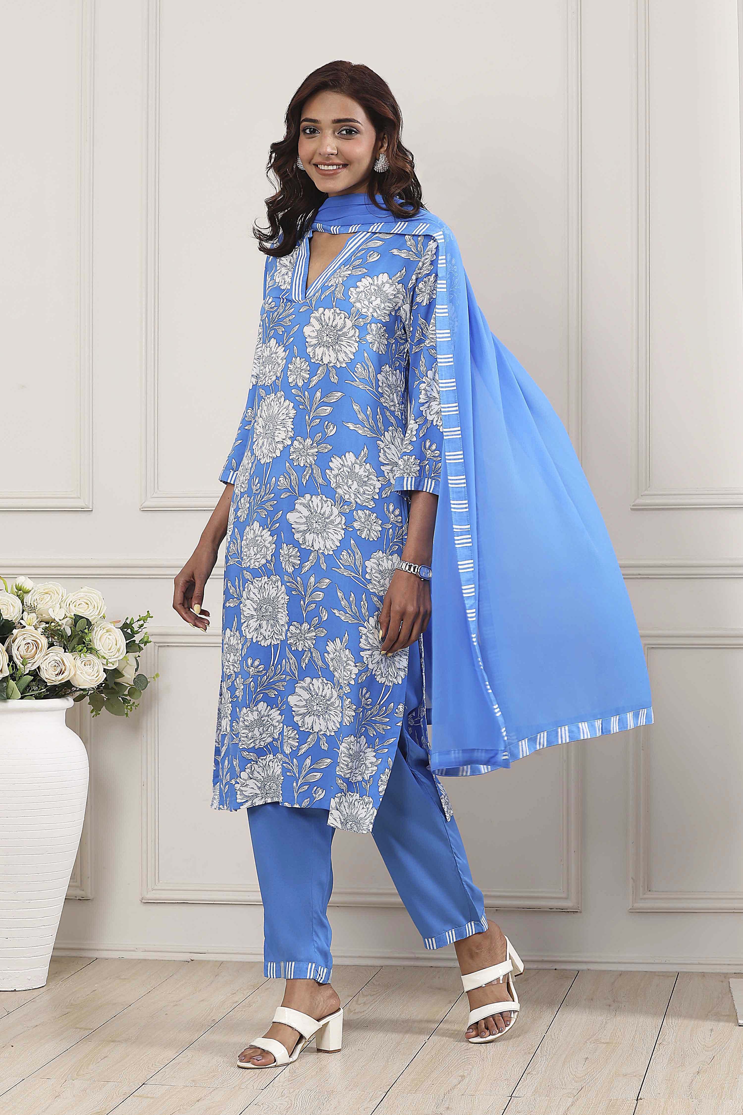Blue Floral Printed Straight Suit Set image number 3