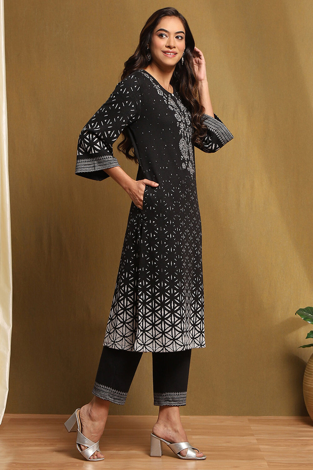 Black Jacquard Straight Set image number 5