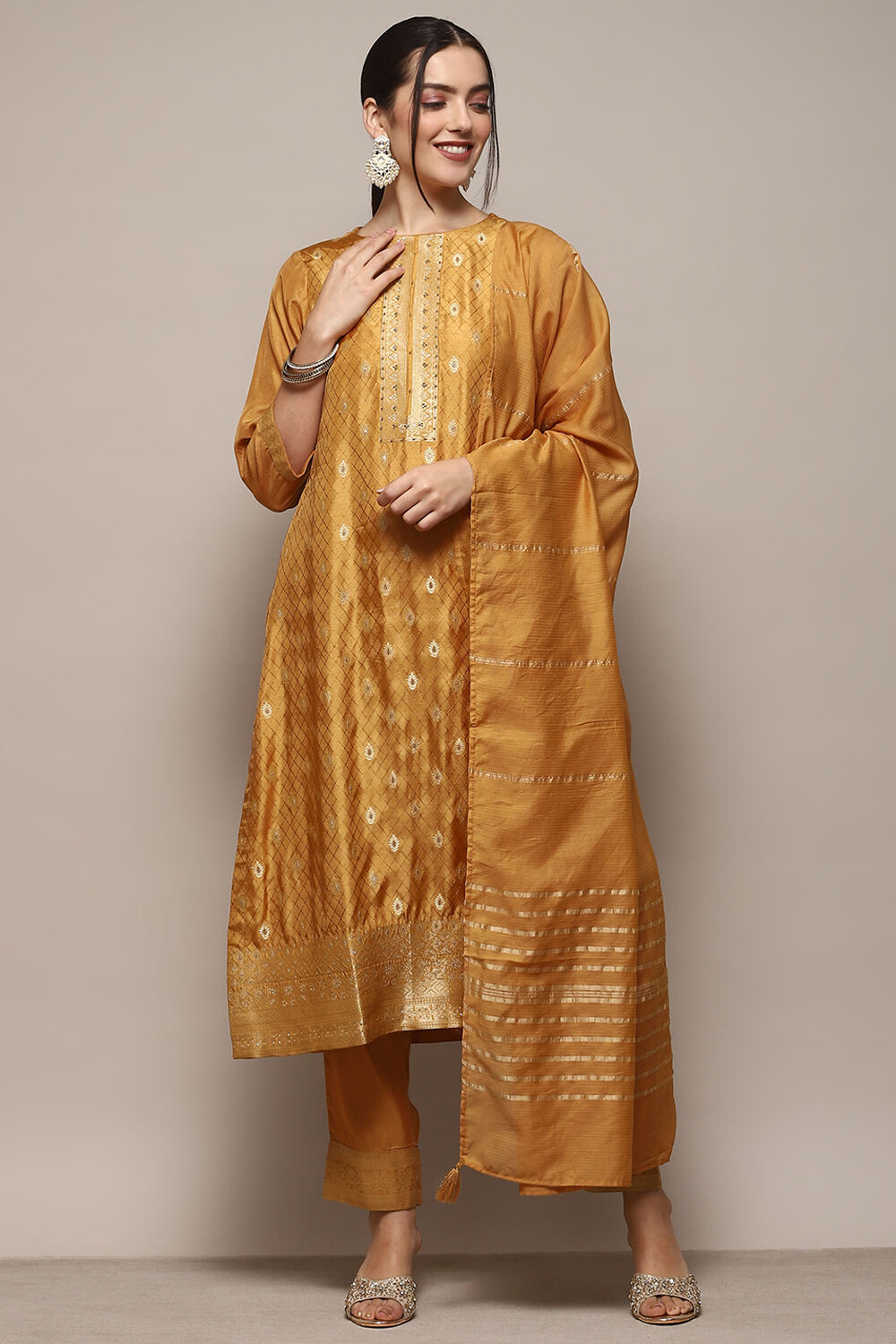 Mustard Viscose Straight Yarndyed Kurta Regular Pants Suit Set image number 7