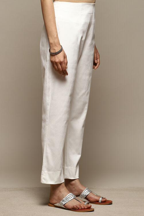 Off White Cotton Relaxed Pants image number 3