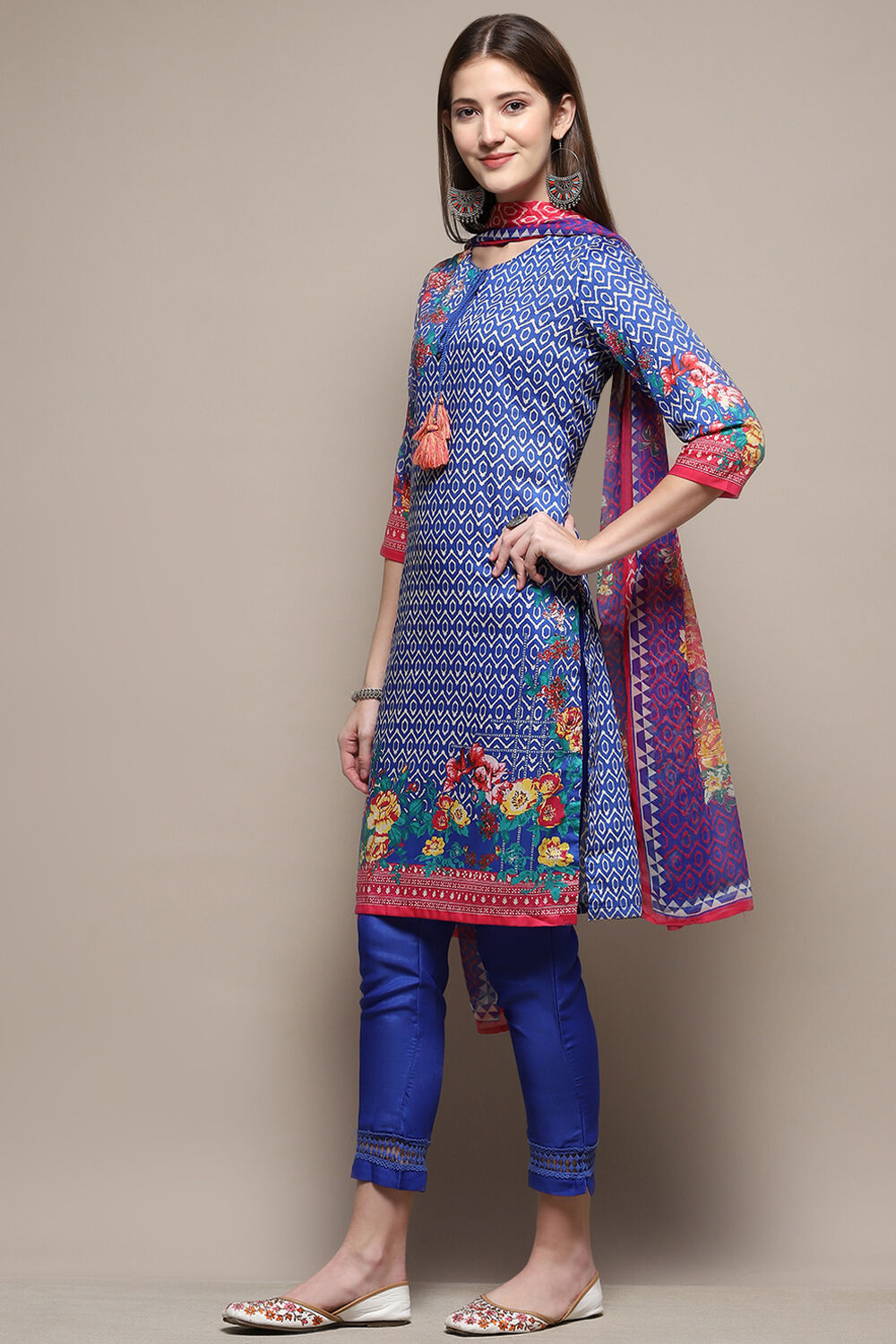 Black Cotton Straight Kurta Slim Pant Suit Set image number 4