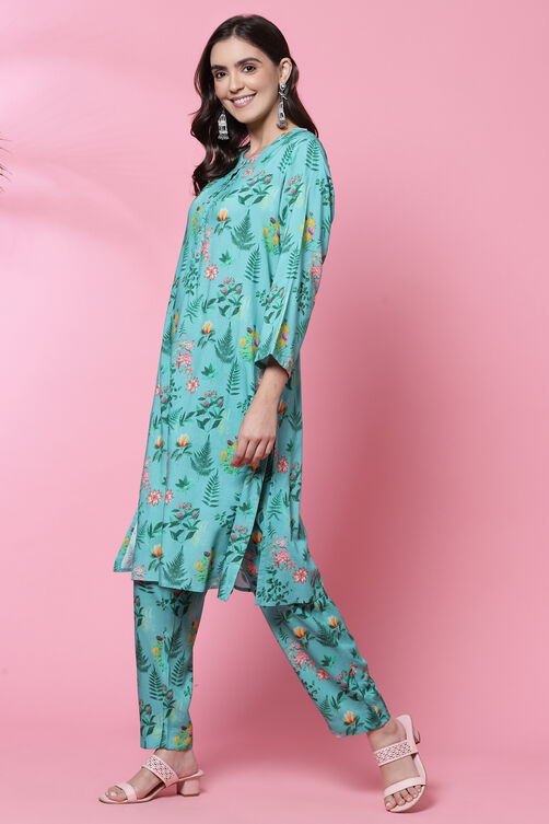 Sea Green LIVA Straight Kurta Relaxed Pant Suit Set image number 3