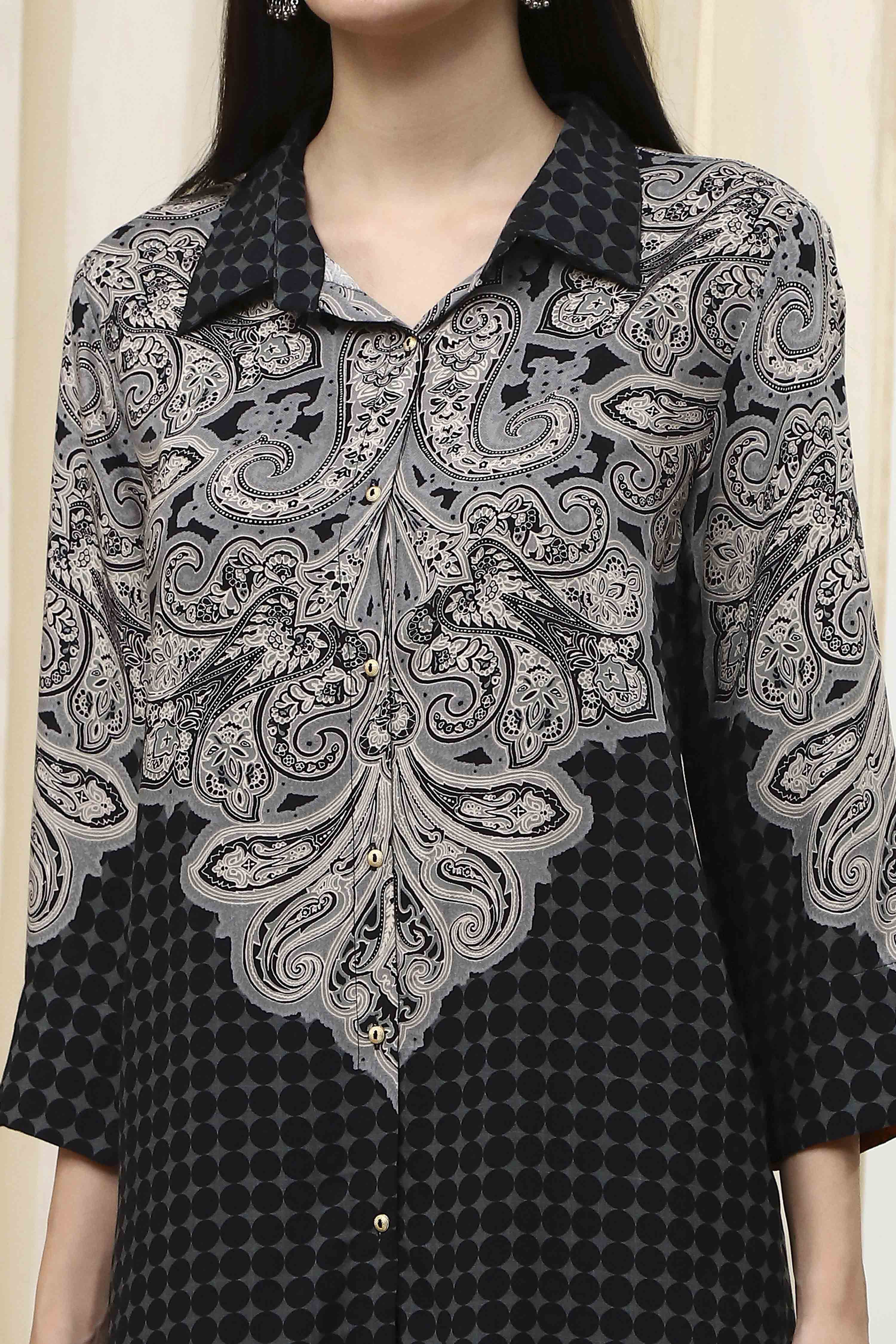 Black Printed Shirt-Style Straight Short Kurta image number 1
