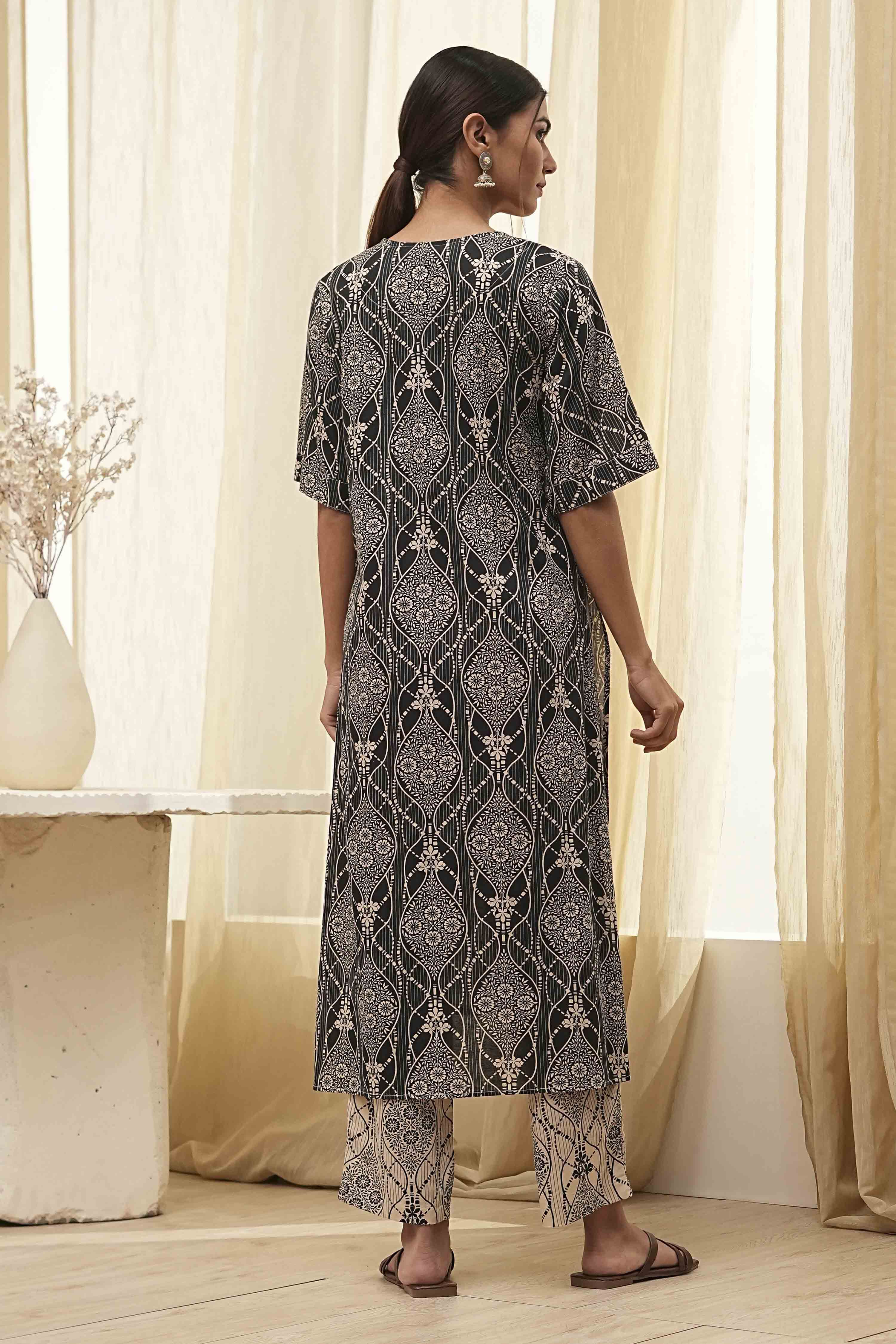 Black and Beige Printed Straight Kurta Set image number 4