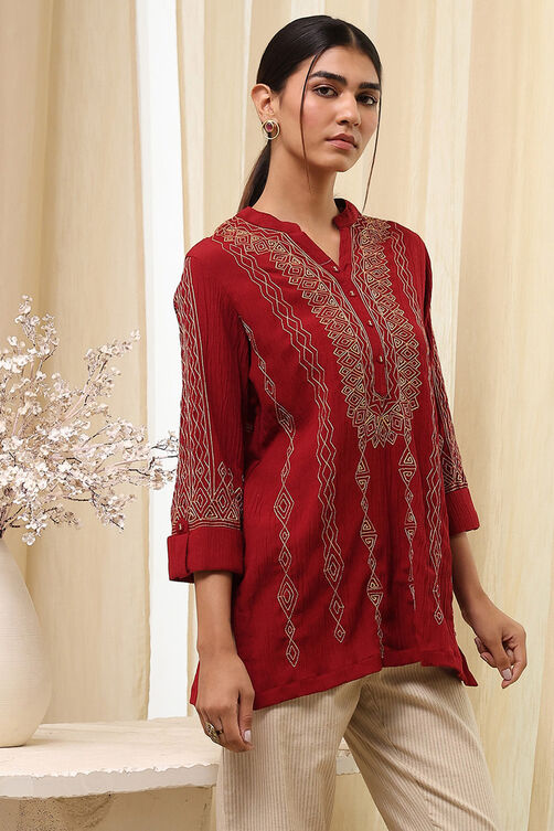 Red Embroidered Straight Short Kurta image number 4