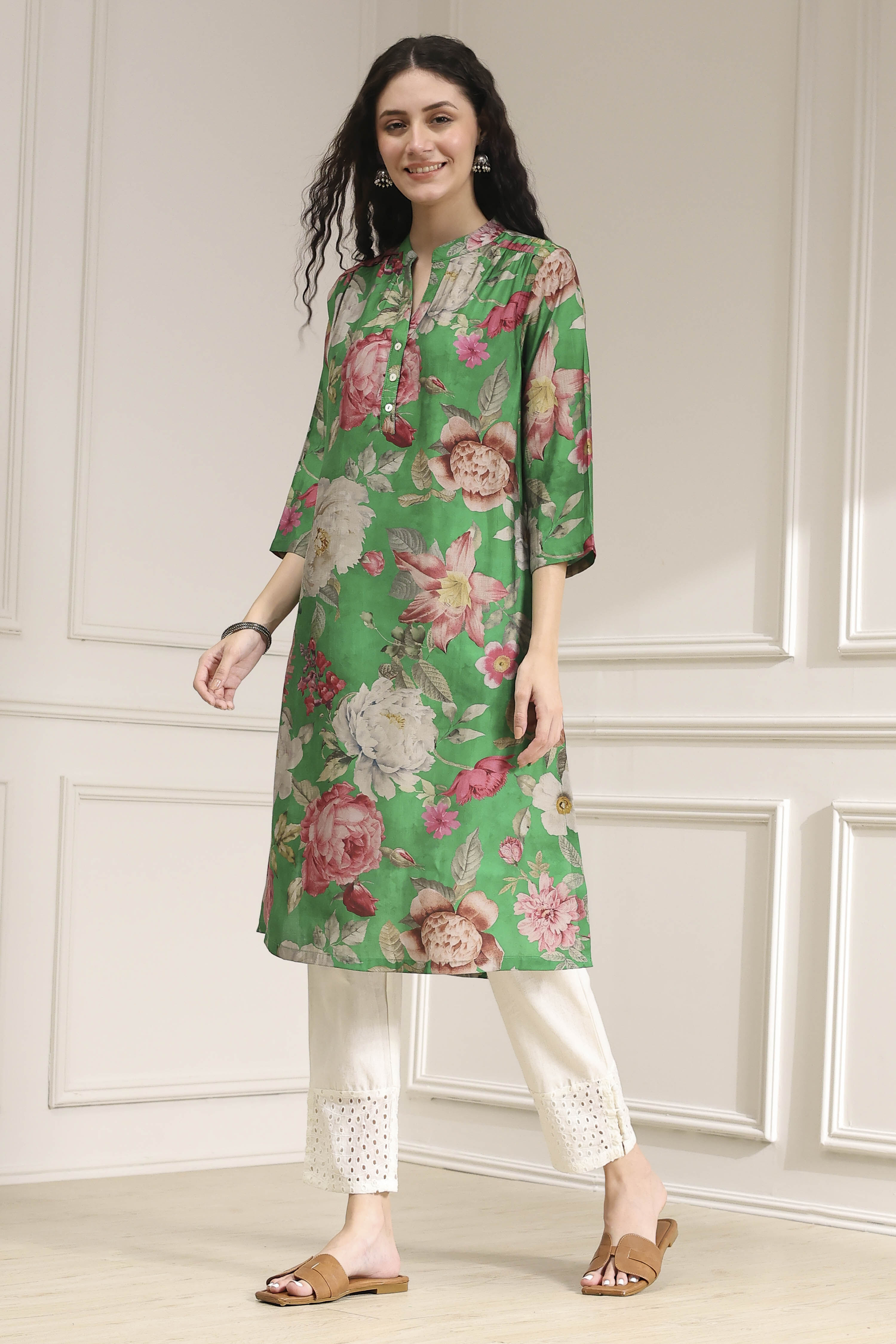 Green Floral Printed Straight Kurta image number 2