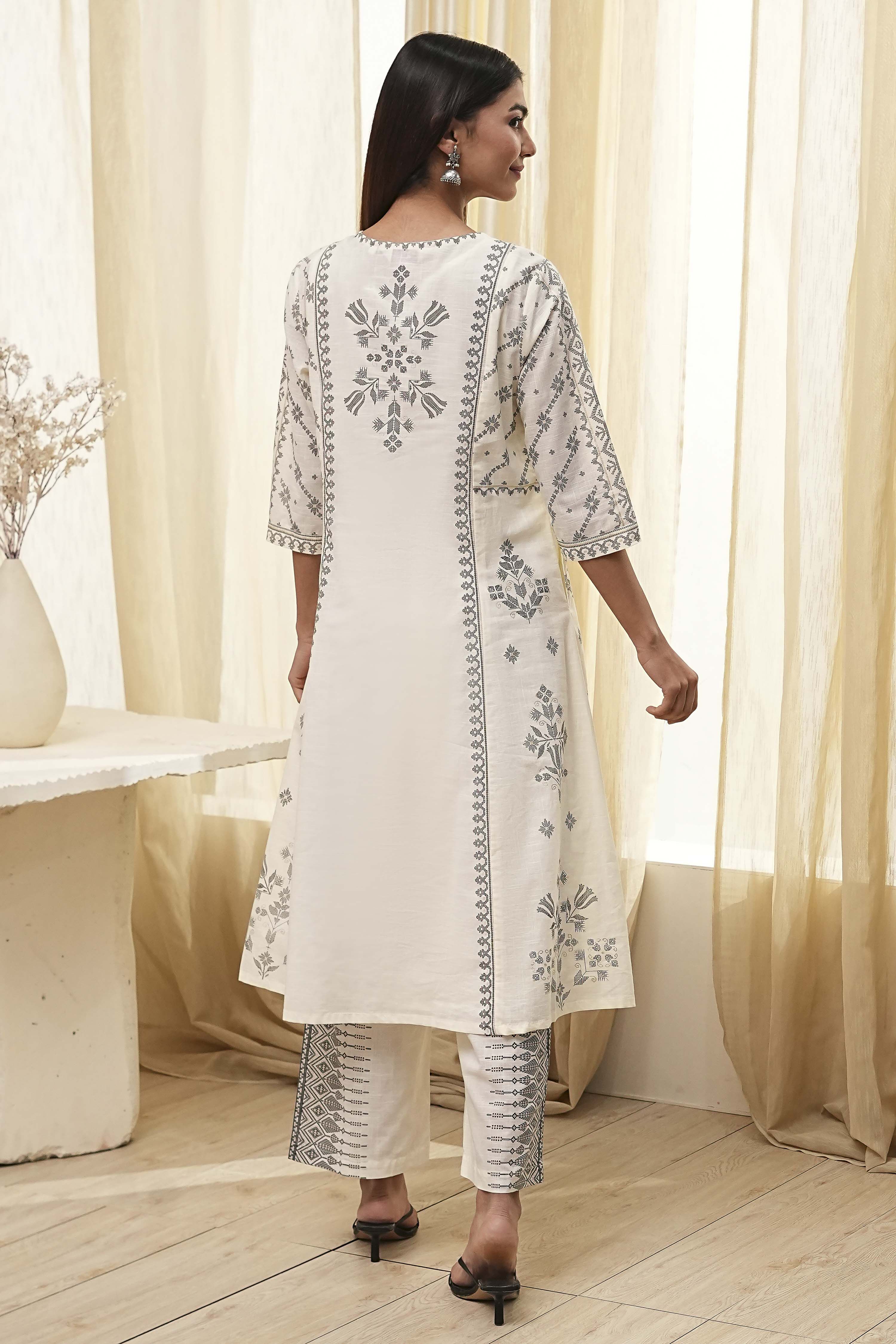 Off-White Pure Cotton Printed A-line Kurta Set image number 4