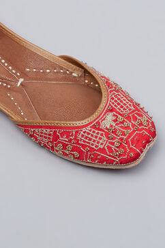Red Embellished  Mojaris image number 3