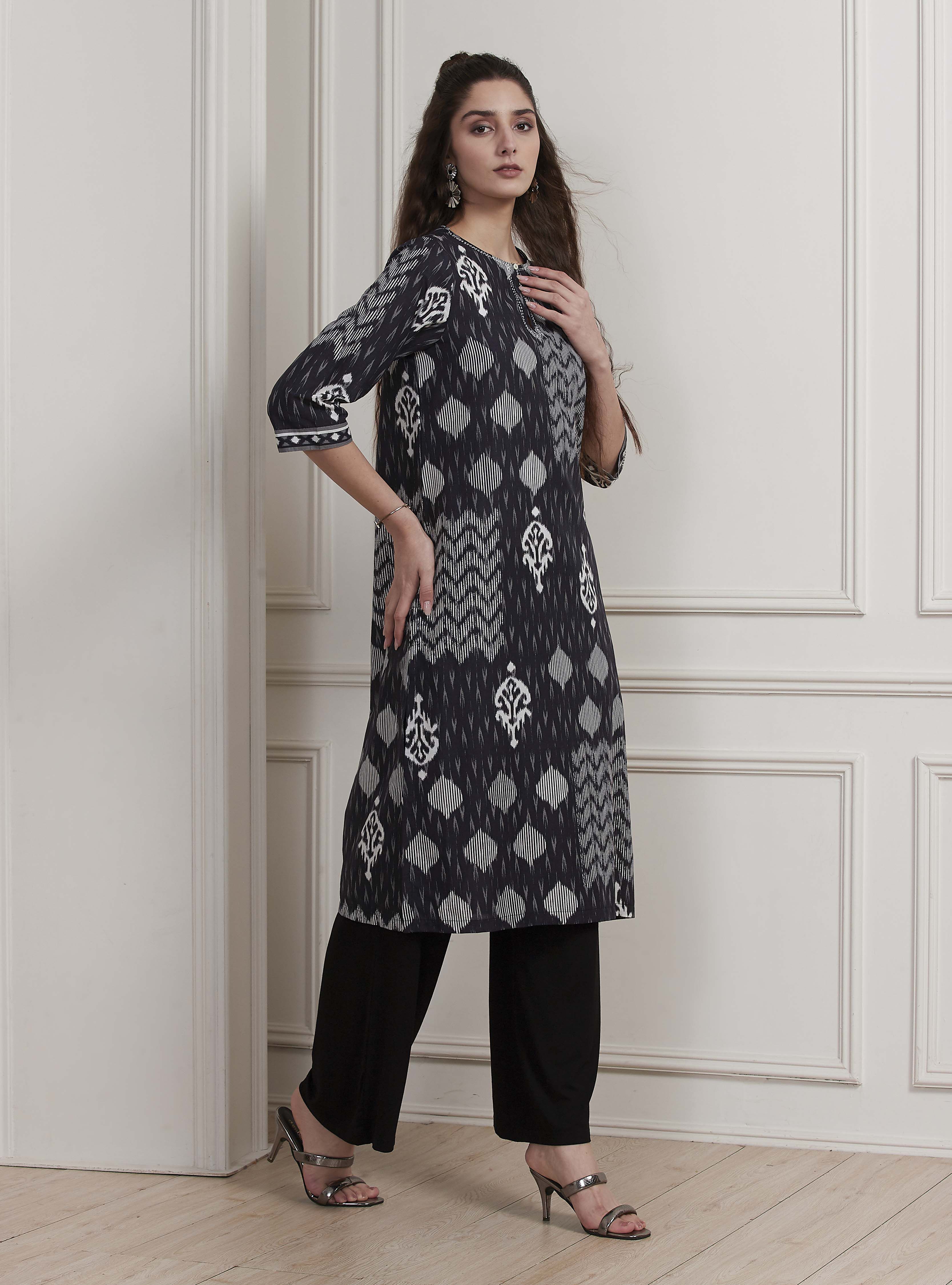 Black Cotton Printed Straight Kurta image number 4