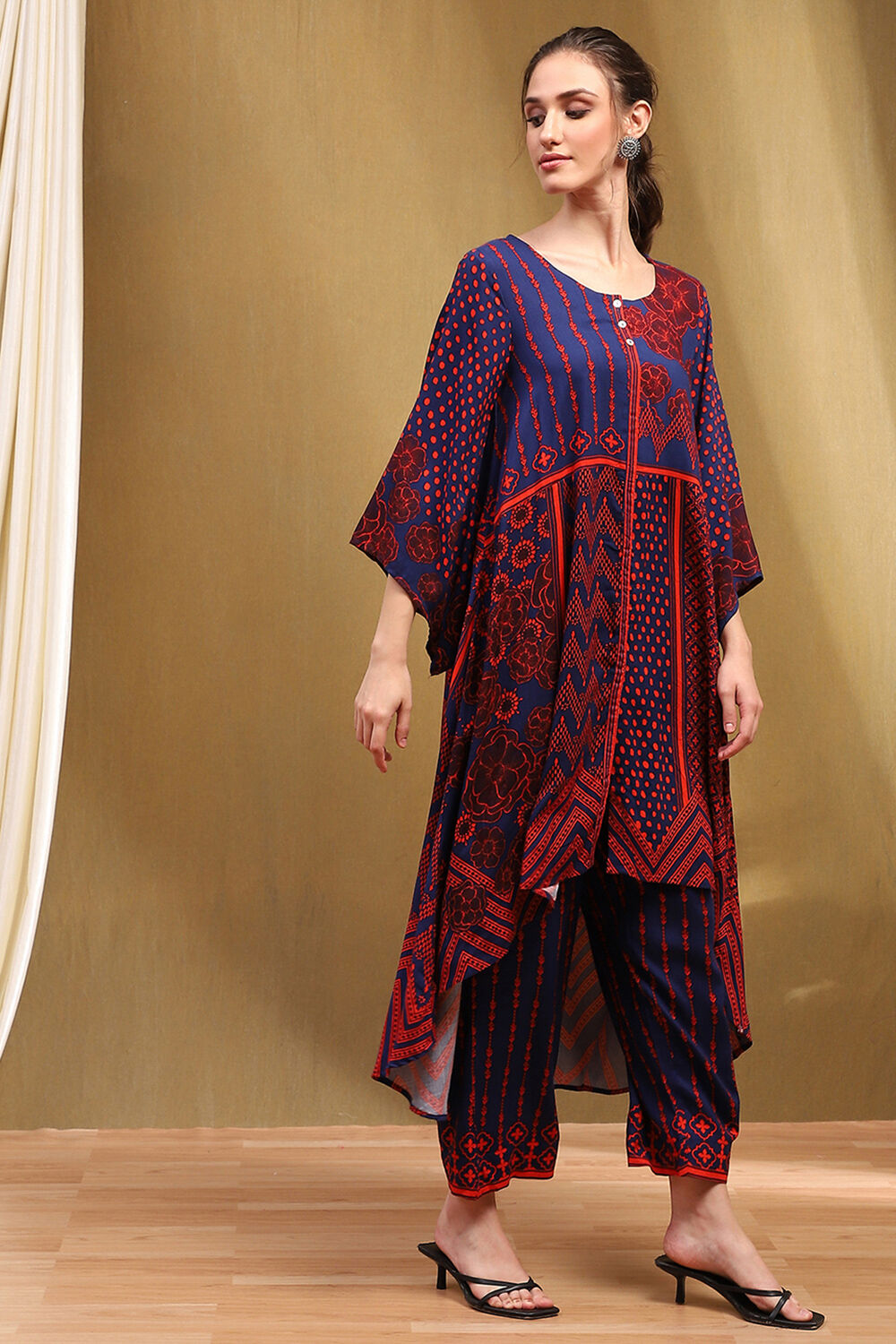 Black Printed Asymmetric Kurta Set image number 5