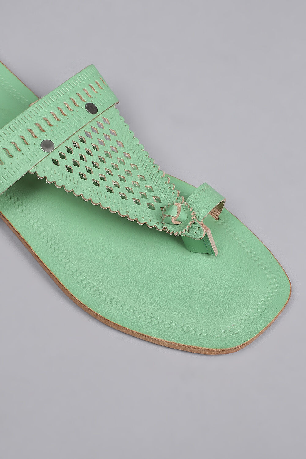 Lime green online sandals near me