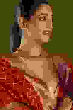 Red Brass Necklace Set image number 3