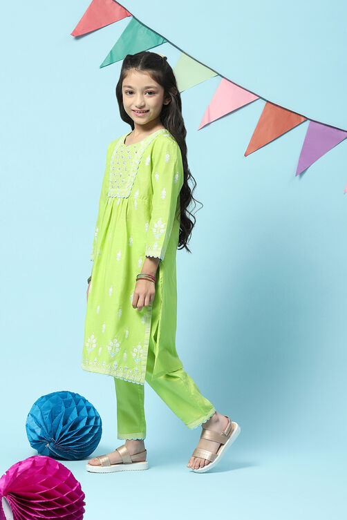 Parrot Green Cotton Gathered Kurta Narrow Pants 2 Piece Set image number 3