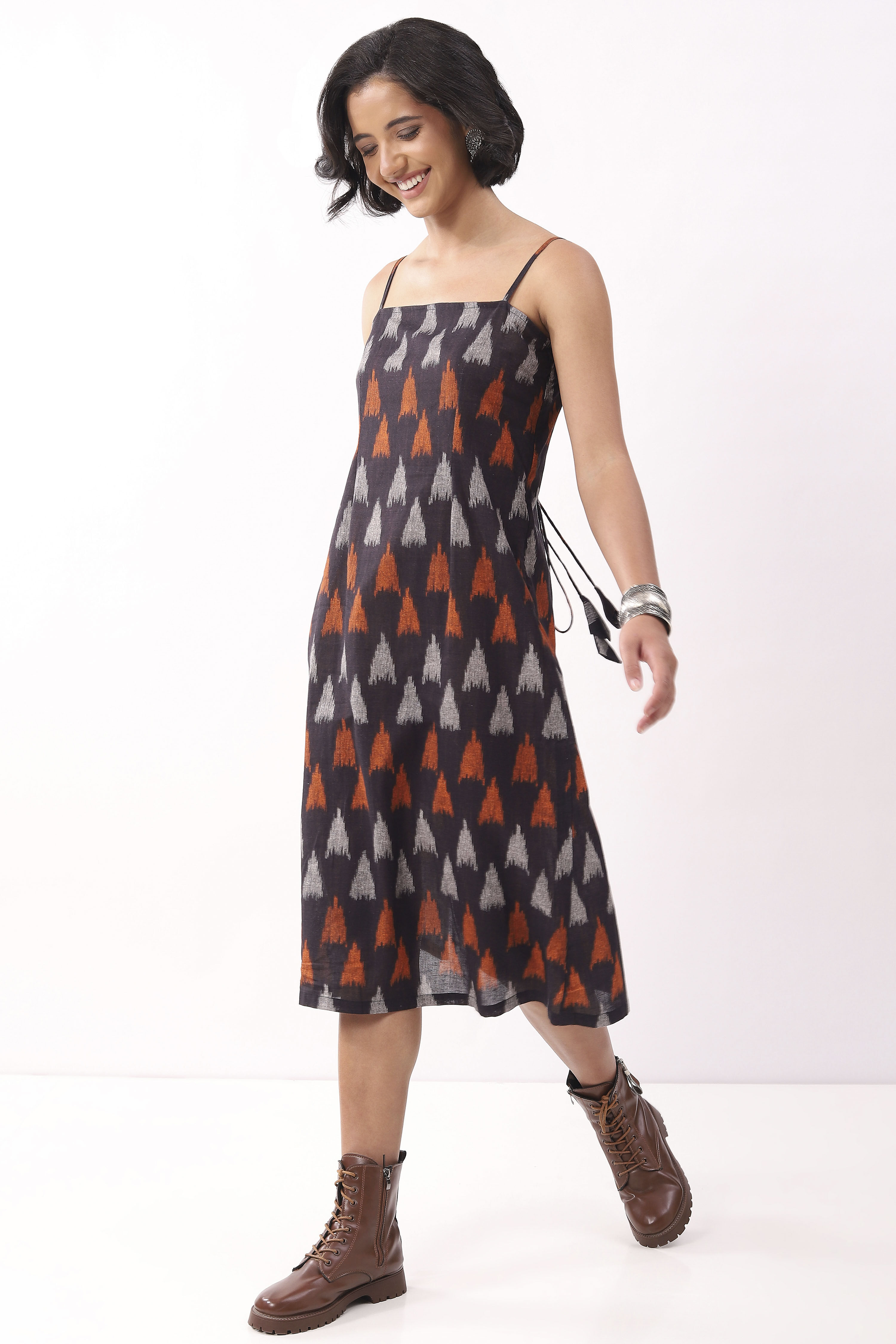 Black Cotton Abstract Printed Strappy Midi Dress image number 2