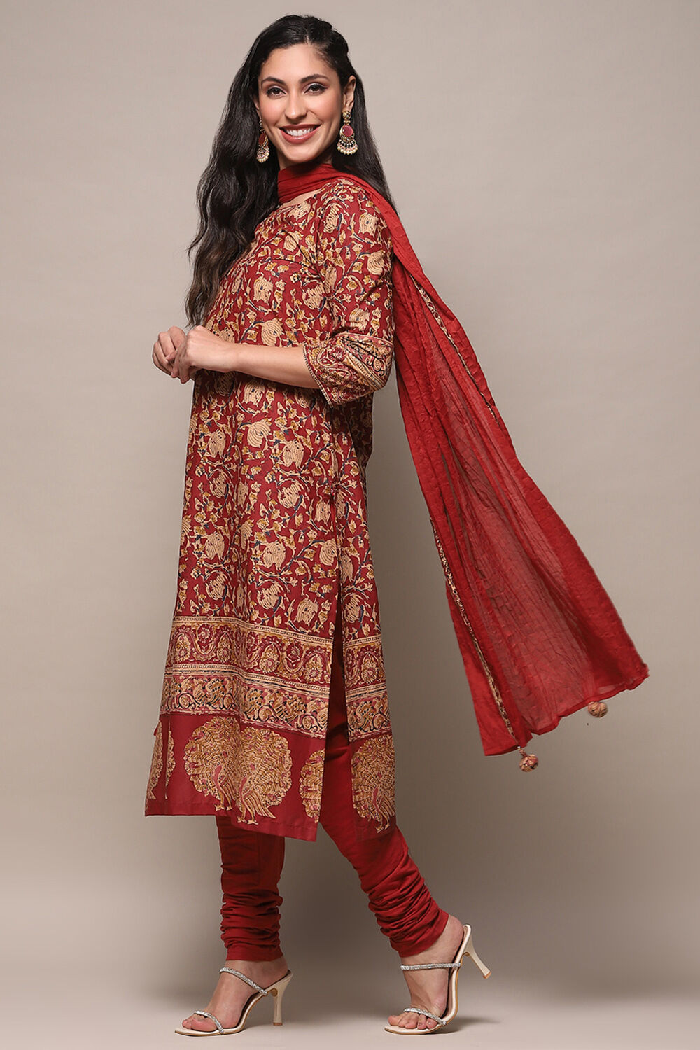 Red Cambric Fitted Kurta Churidar Suit Set image number 4