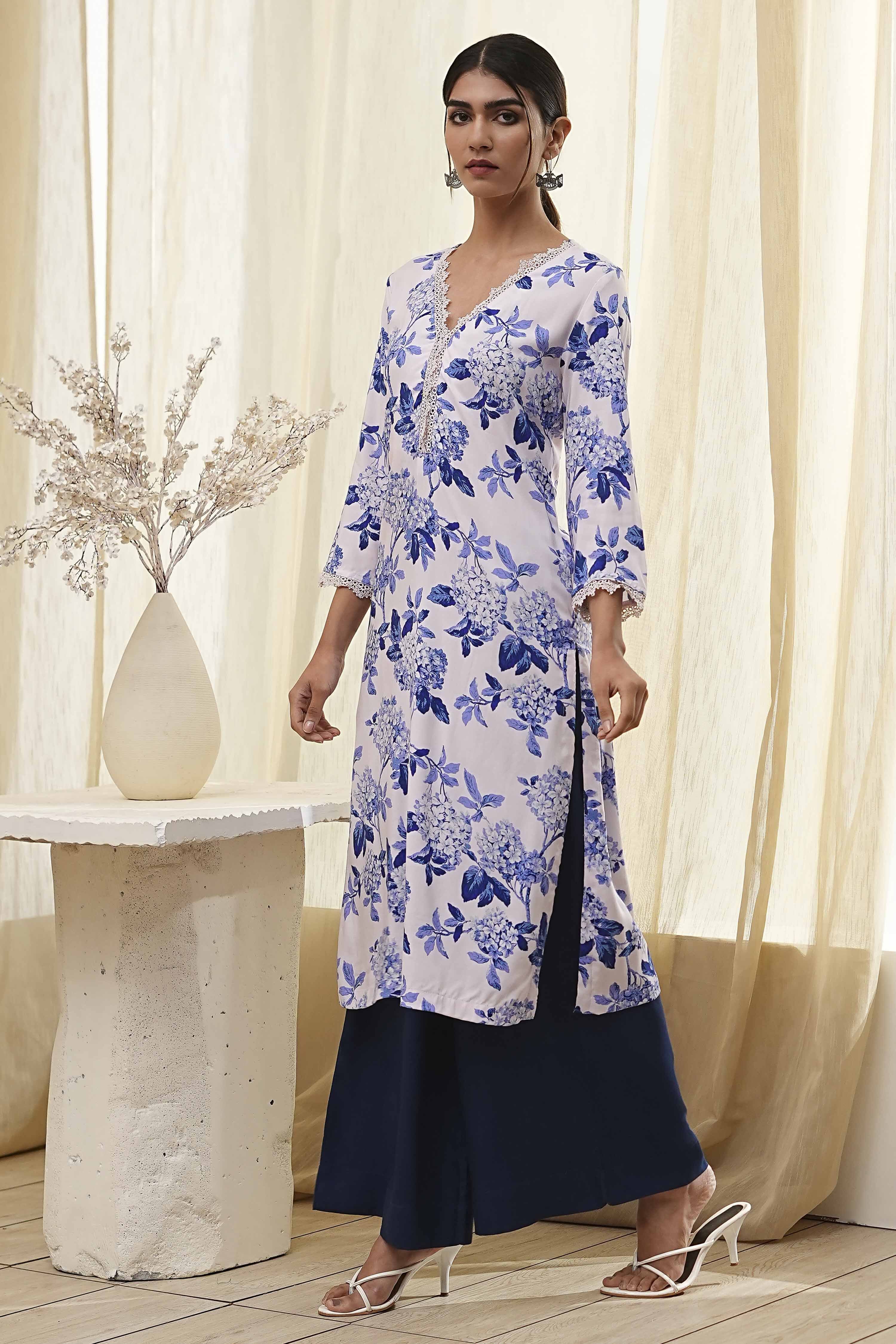 Blue and White Floral Printed Straight Kurta image number 2
