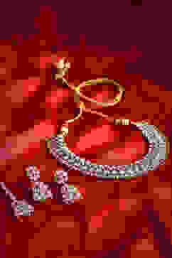 White Alloy Necklace Set image number 0