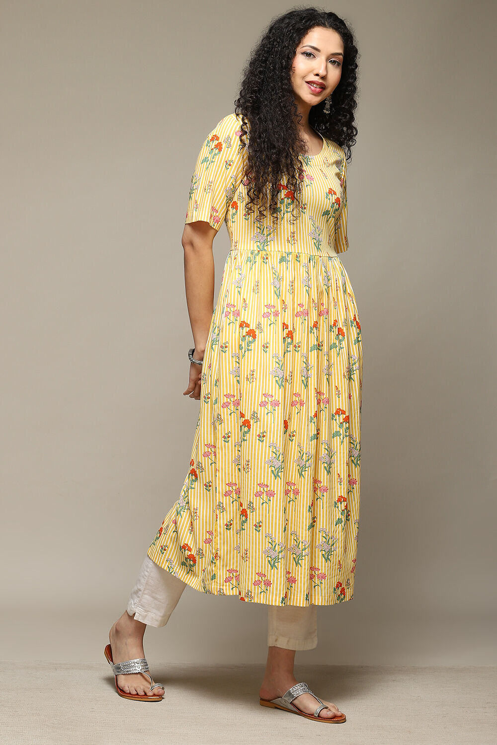 Natural Rayon Straight Printed Kurta image number 4
