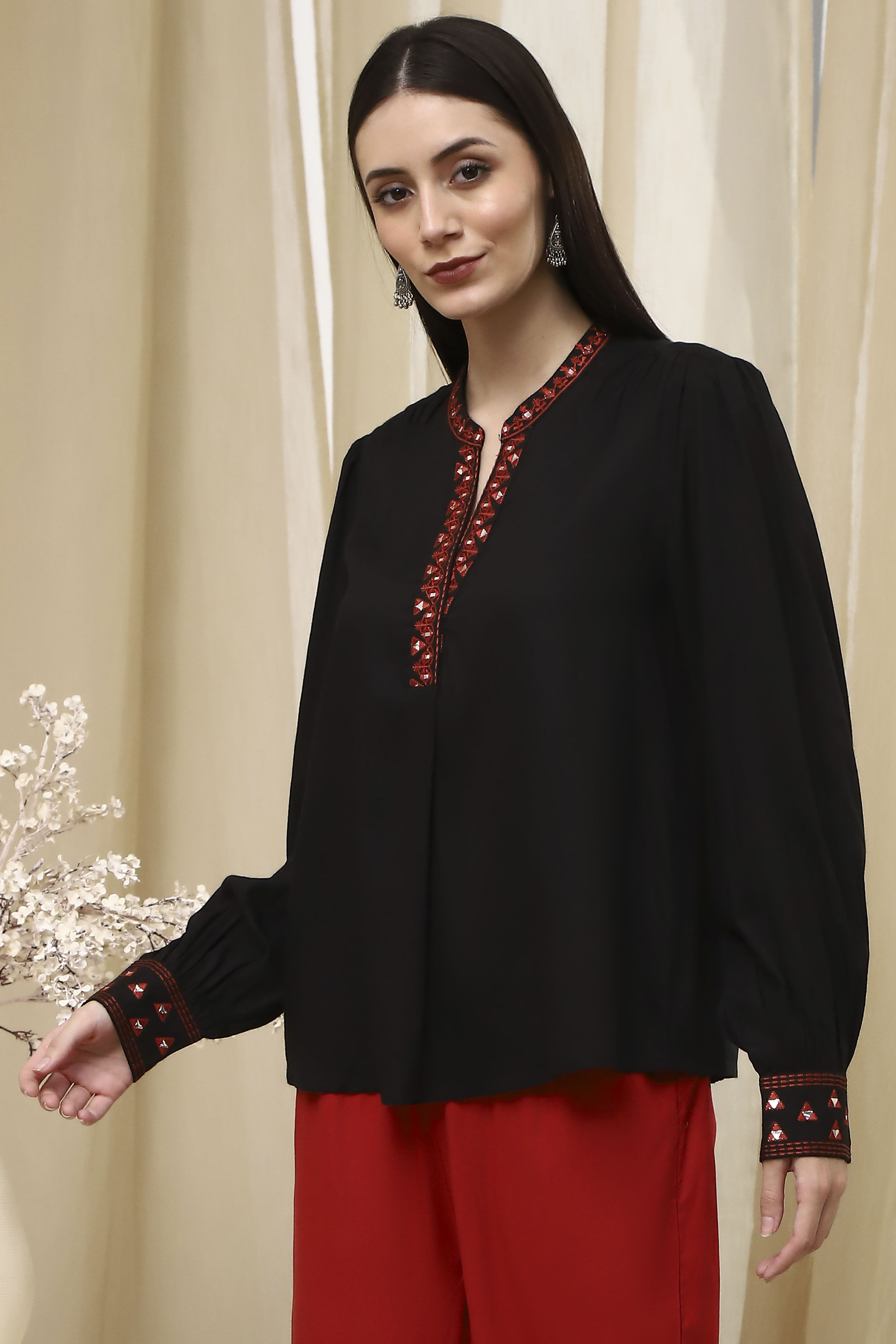 Black Solid Straight Top image number 2