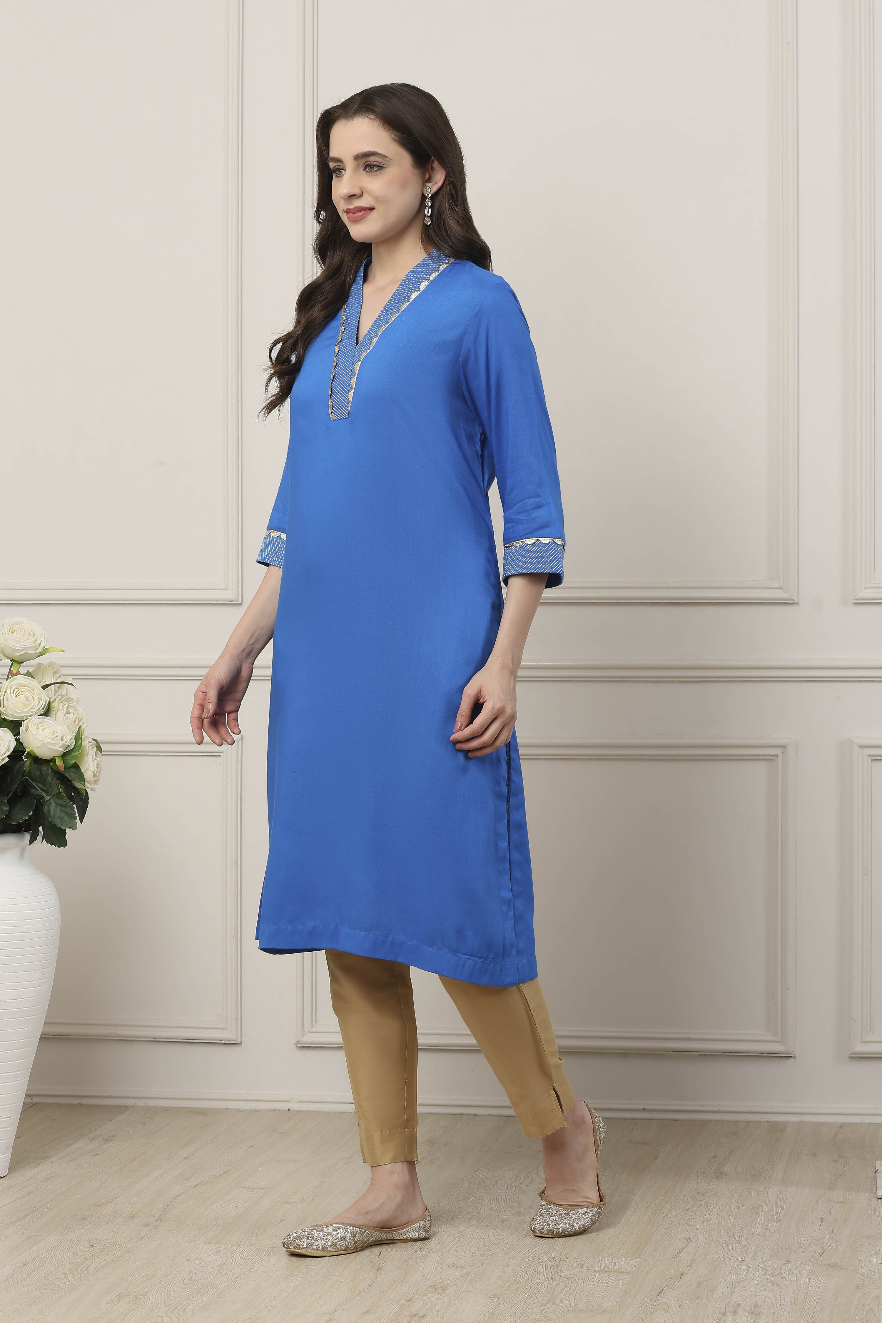 Red Viscose Lace Embroidery Straight Kurta image number 2