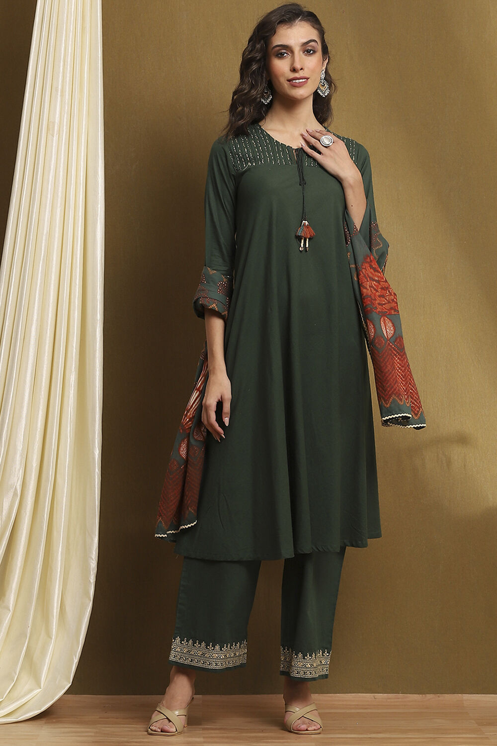 Dark Green Cotton Solid A-Line Suit Set image number 6