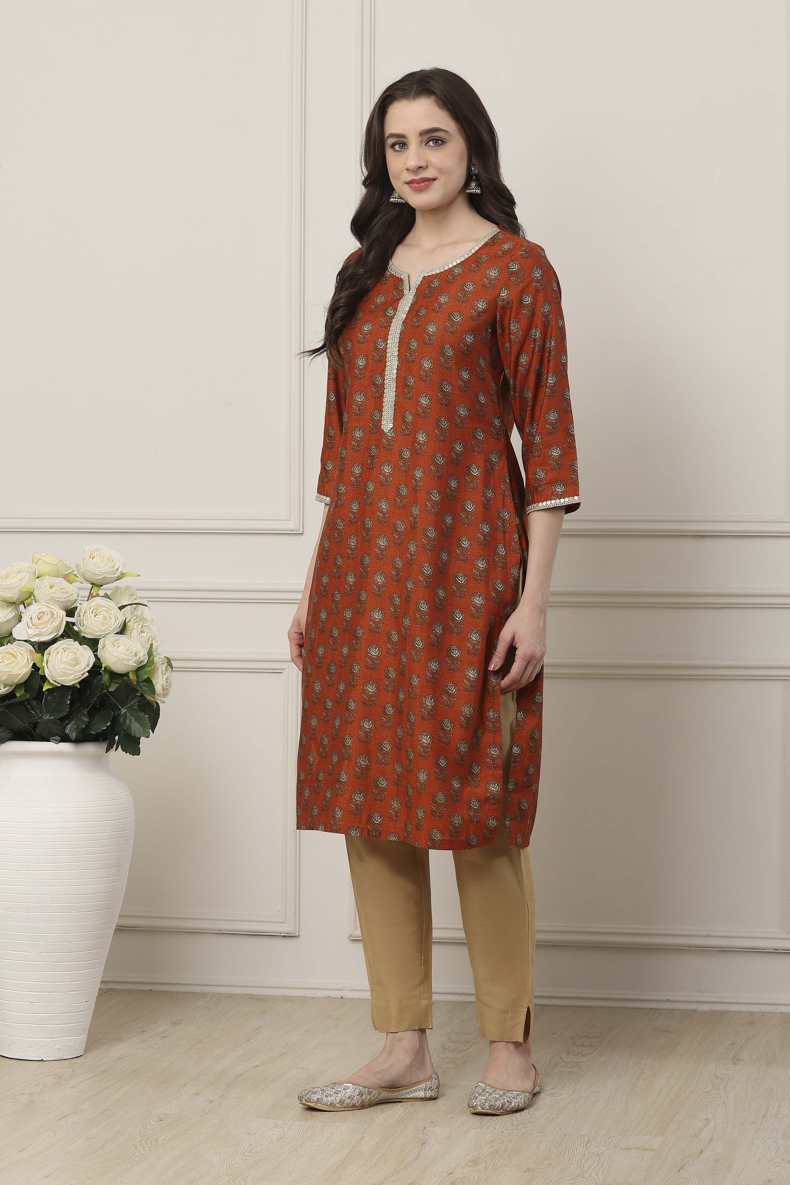 Orange All-Over Floral Printed Straight Kurta image number 2