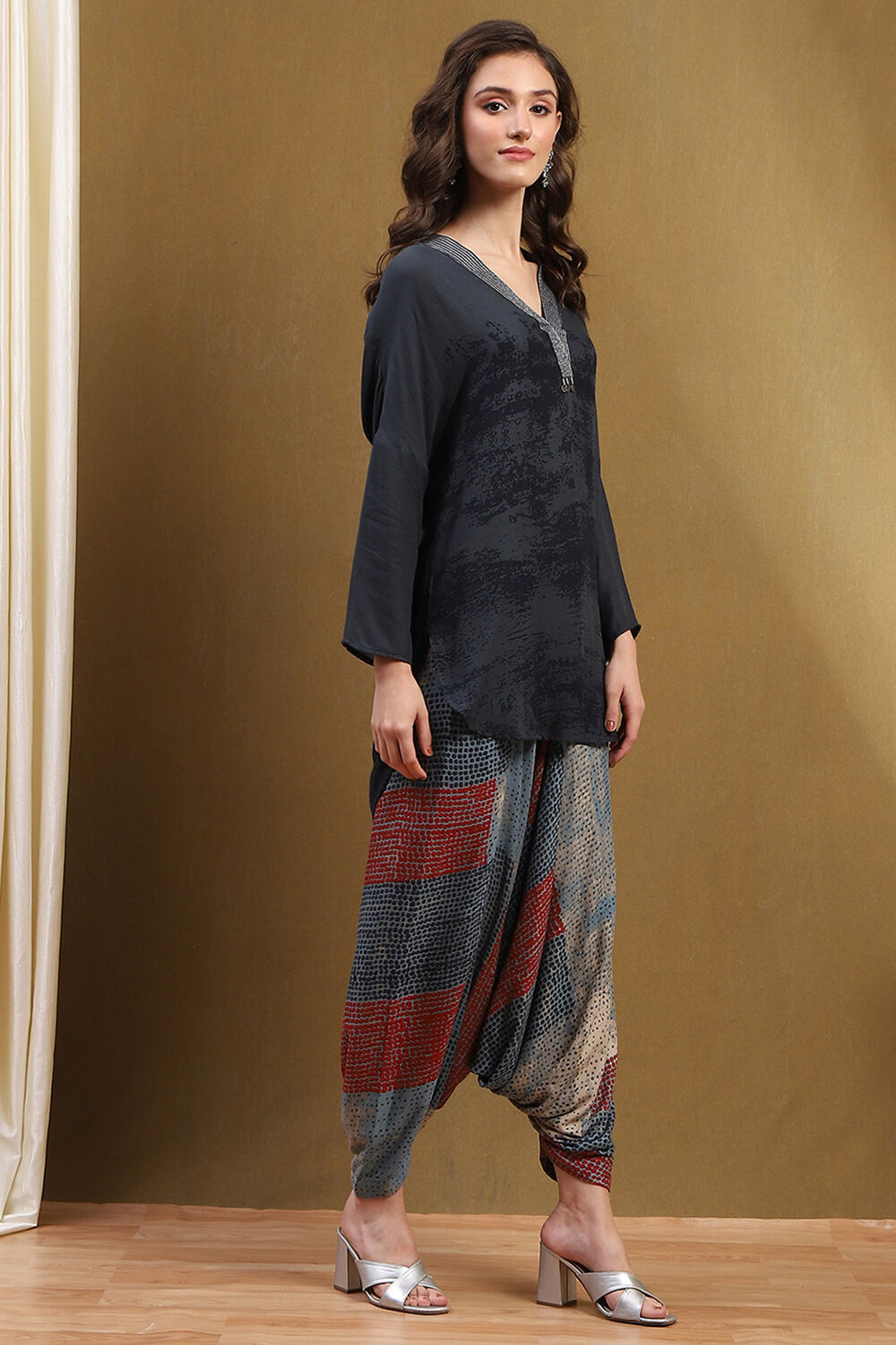 Indigo Printed Straight Short Kurta Set image number 5