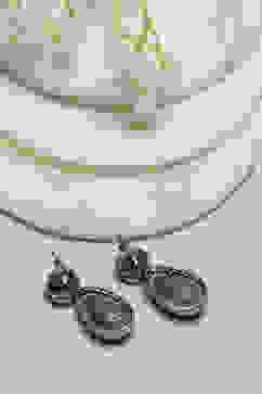 Red Brass Necklace Set image number 2