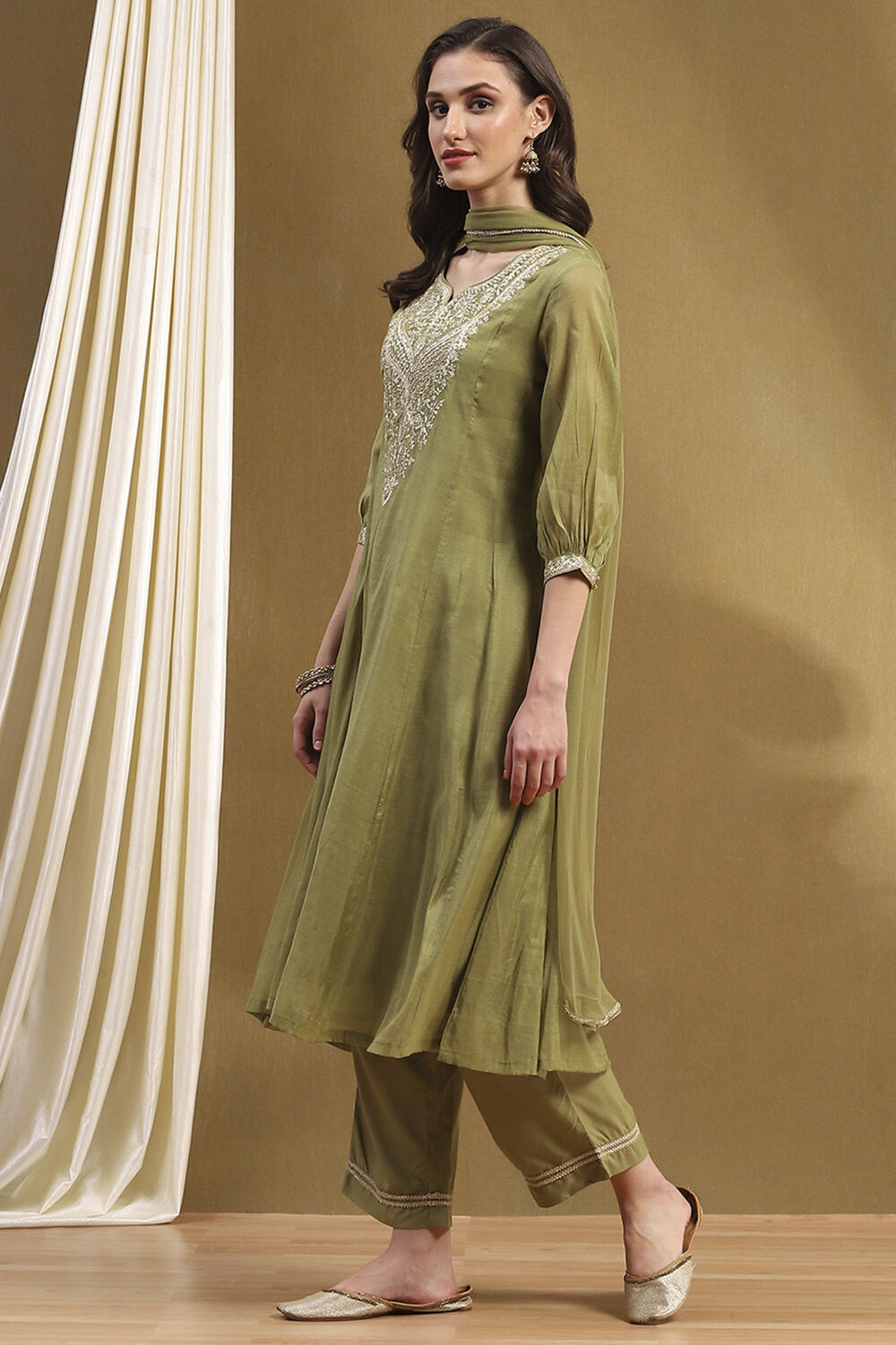 Green Embroidered Festive Kalidar Suit Set image number 3