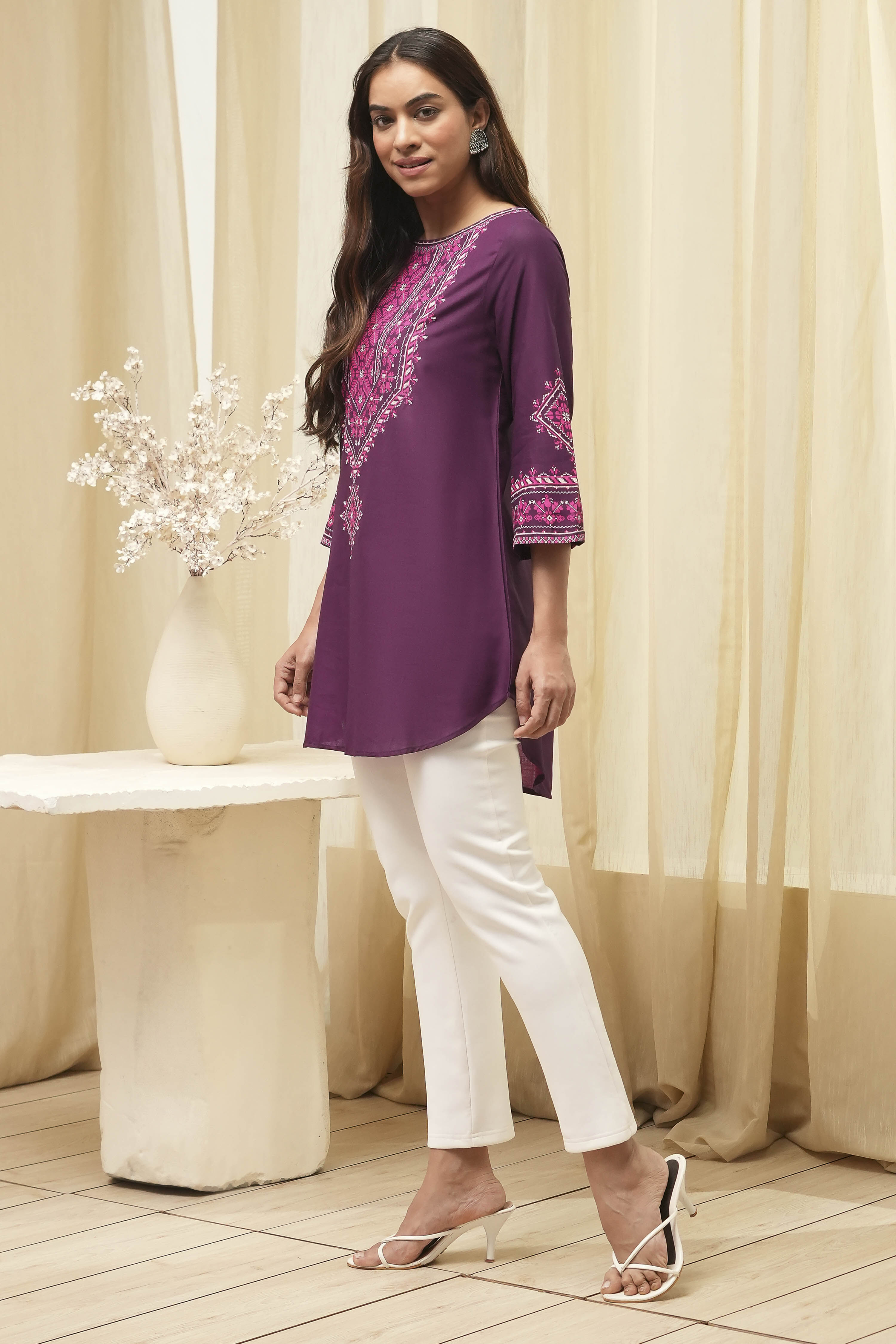 Purple Printed Straight Short Kurta image number 3