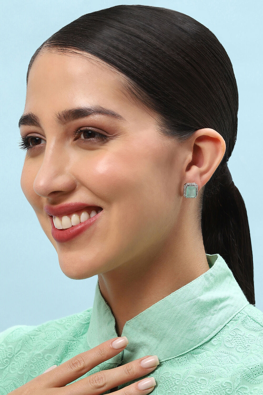 Mint Green Brass Necklace Set image number 1