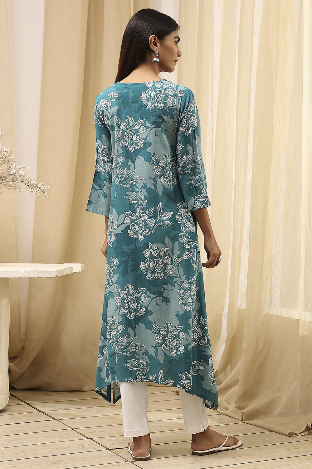 Blue Floral Printed Asymmetric Kurta image number 4