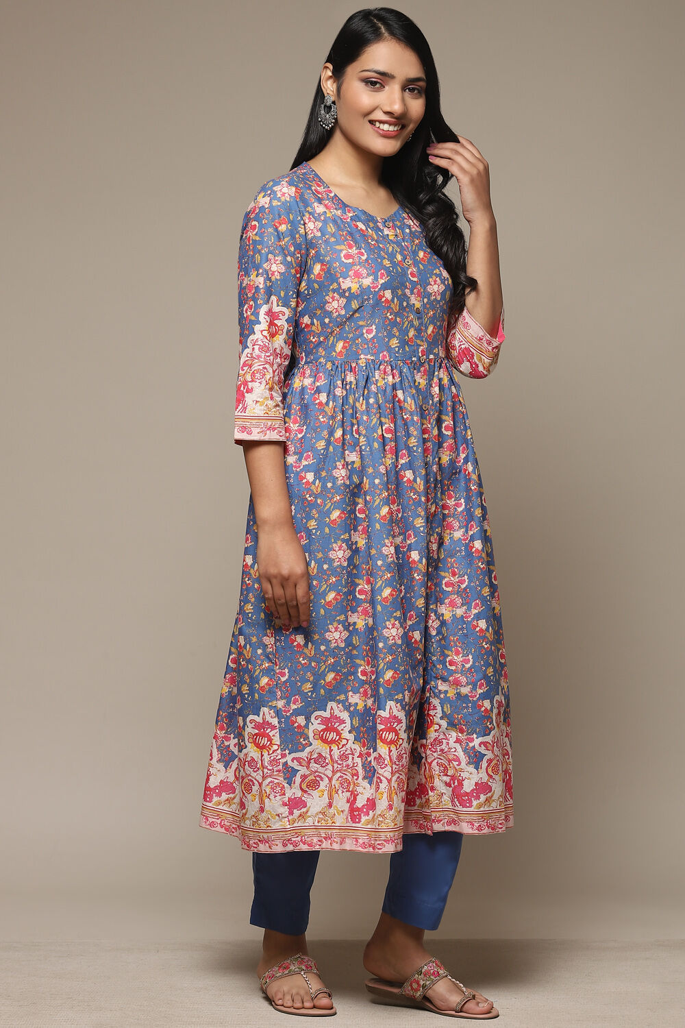 Blue Cotton Gathered Kurta Pants 2 Piece Set image number 5