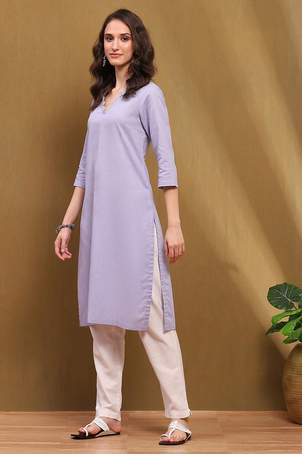 Lilac Cotton Blend Solid Regular Fit Straight Kurta image number 2