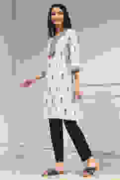 Off-White Cotton Ikat Straight Kurta image number 2