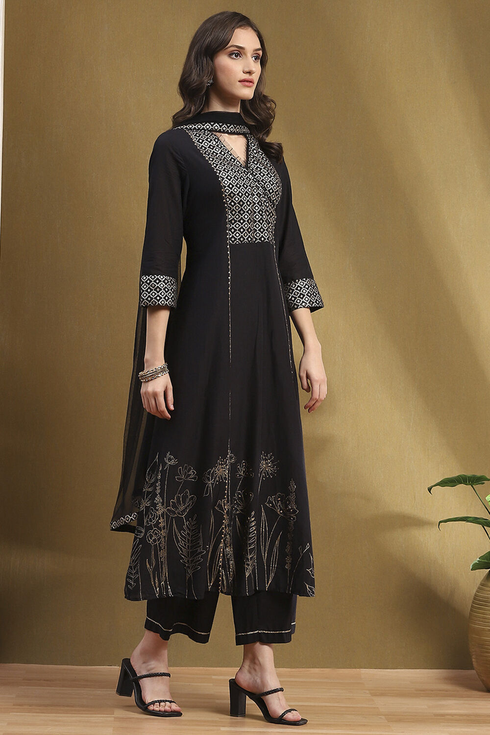 Black Cotton Printed Festive A-Line Suit Set image number 5