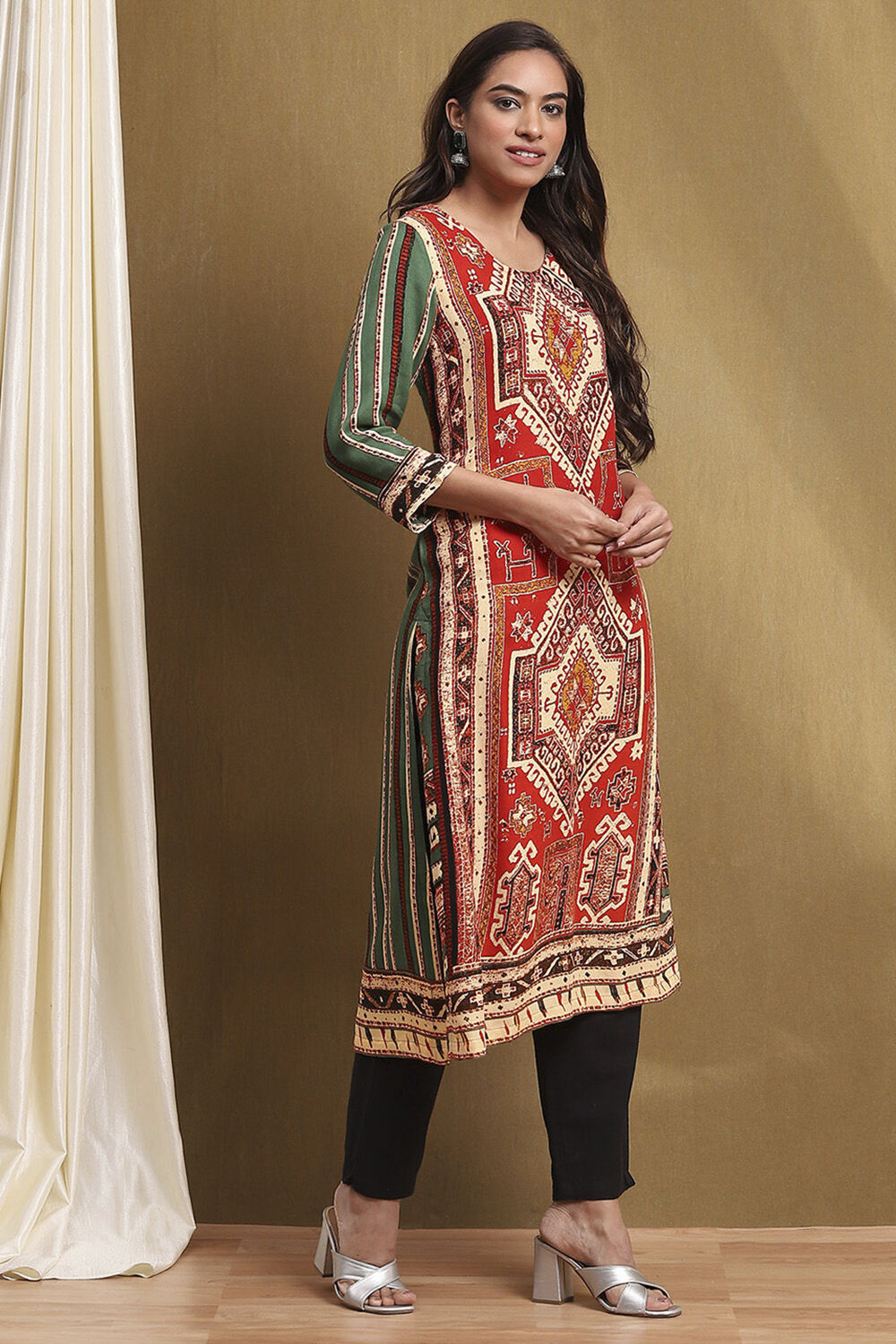 Red and Green Printed Straight Kurta image number 4