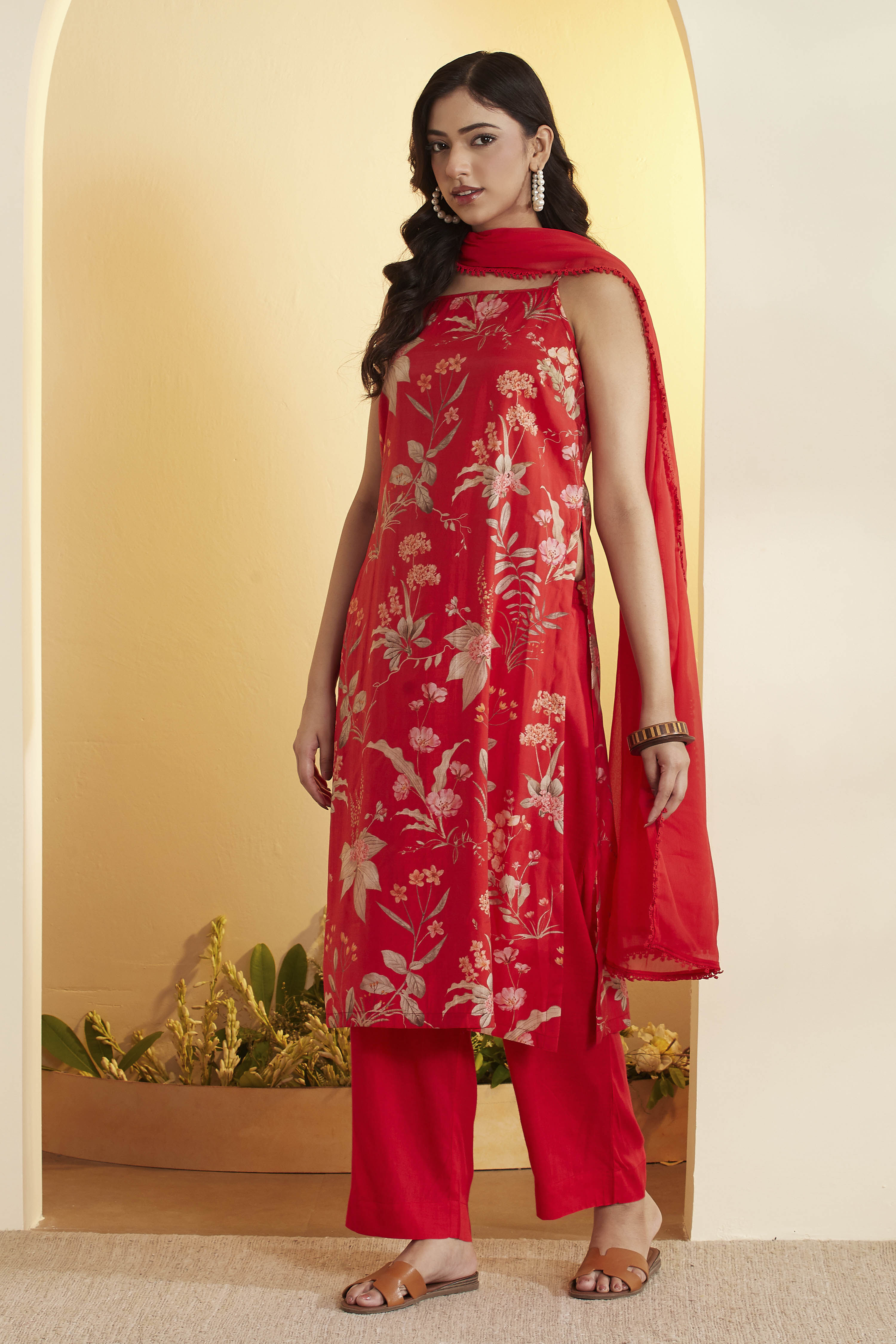 Red Floral Straight Viscose Blend Kurta Set image number 3