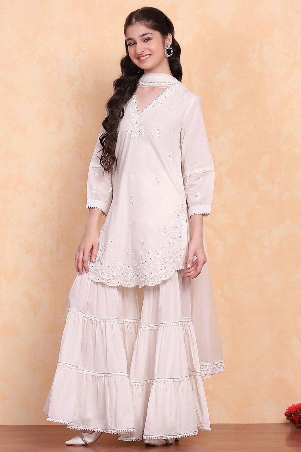 Off-White Embroidered Straight Suit Set image number 3