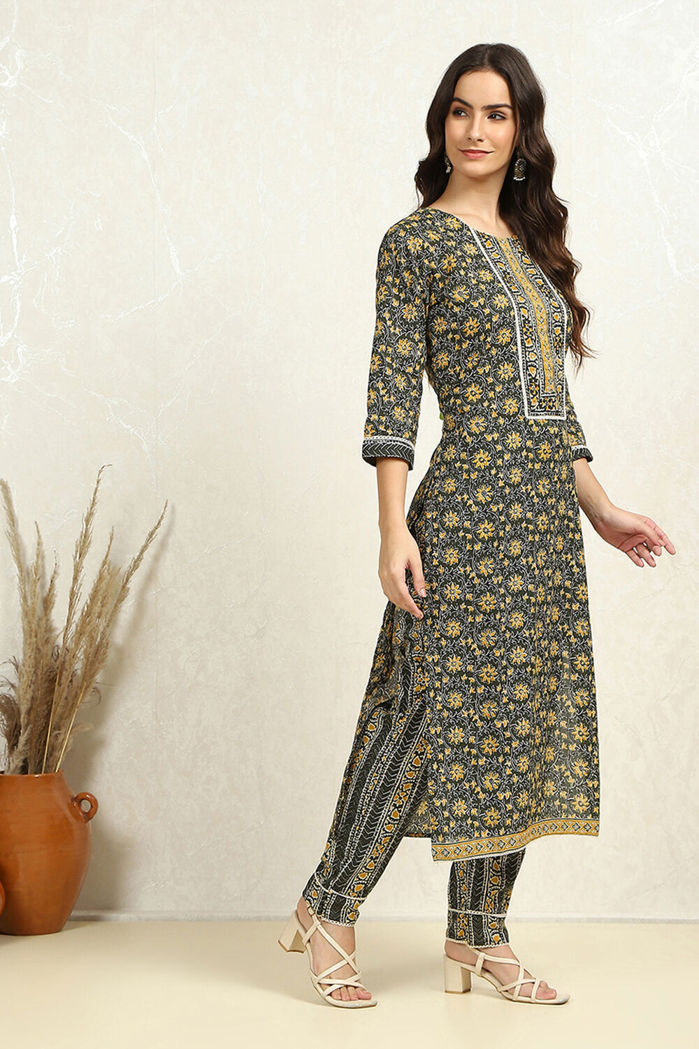 Green Cotton Floral Printed Unstitched Suit Set image number 6