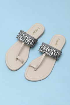 Beige Fabric Ring Toe Sandals image number 5