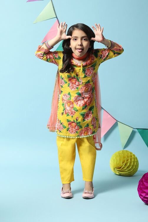 Yellow Cotton Straight Kurta Slim Pants Suit Set image number 7