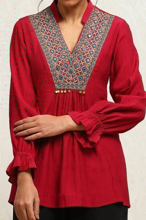 Black Embroidered A-Line Kurti image number 1