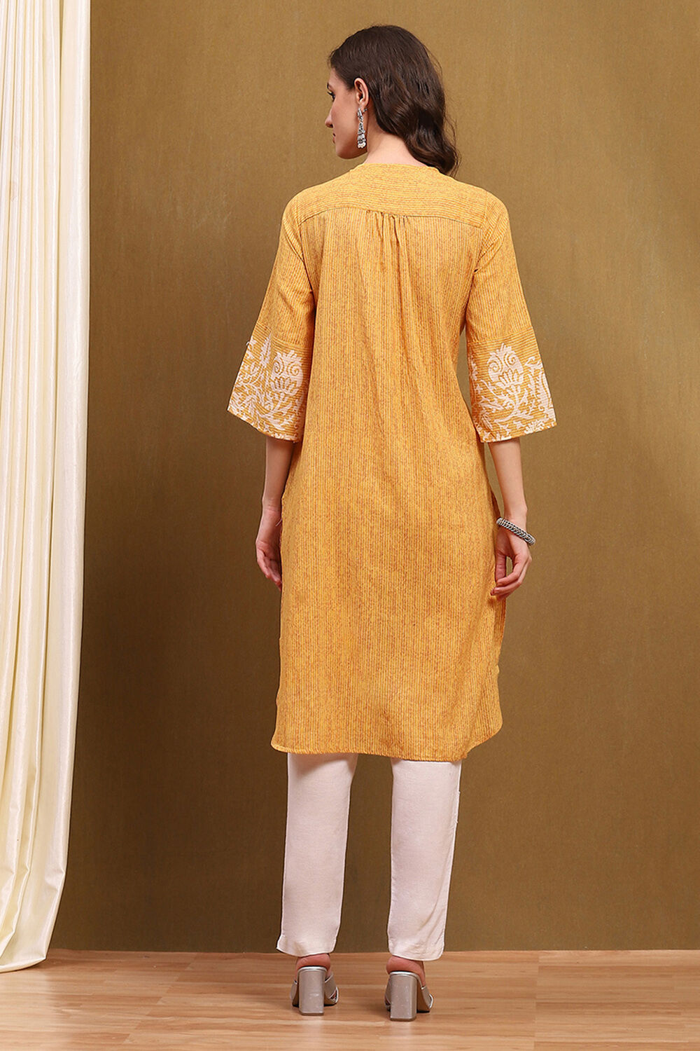 Mustard Yellow Cotton Printed Straight Kurta image number 3