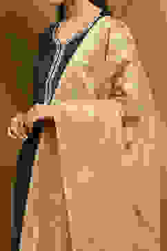 Gold-Toned Floral Yarn-Dyed Festive Dupatta image number 1