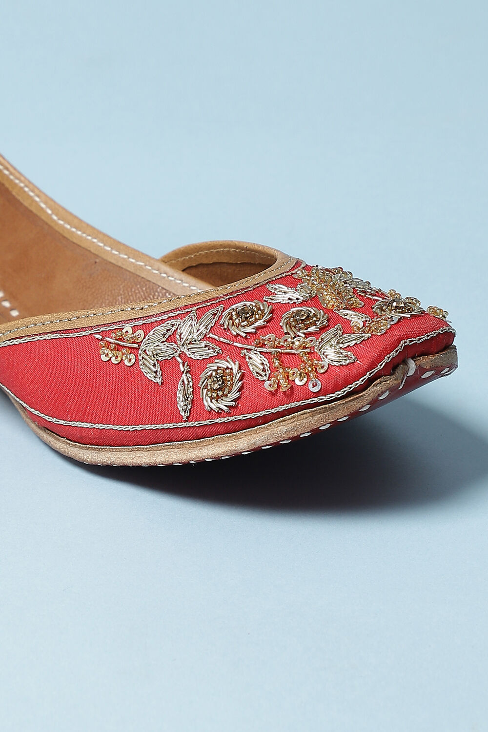 Embroidered mojaris online