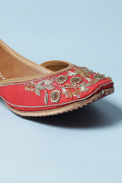 Red Embroidered Mojaris image number 1
