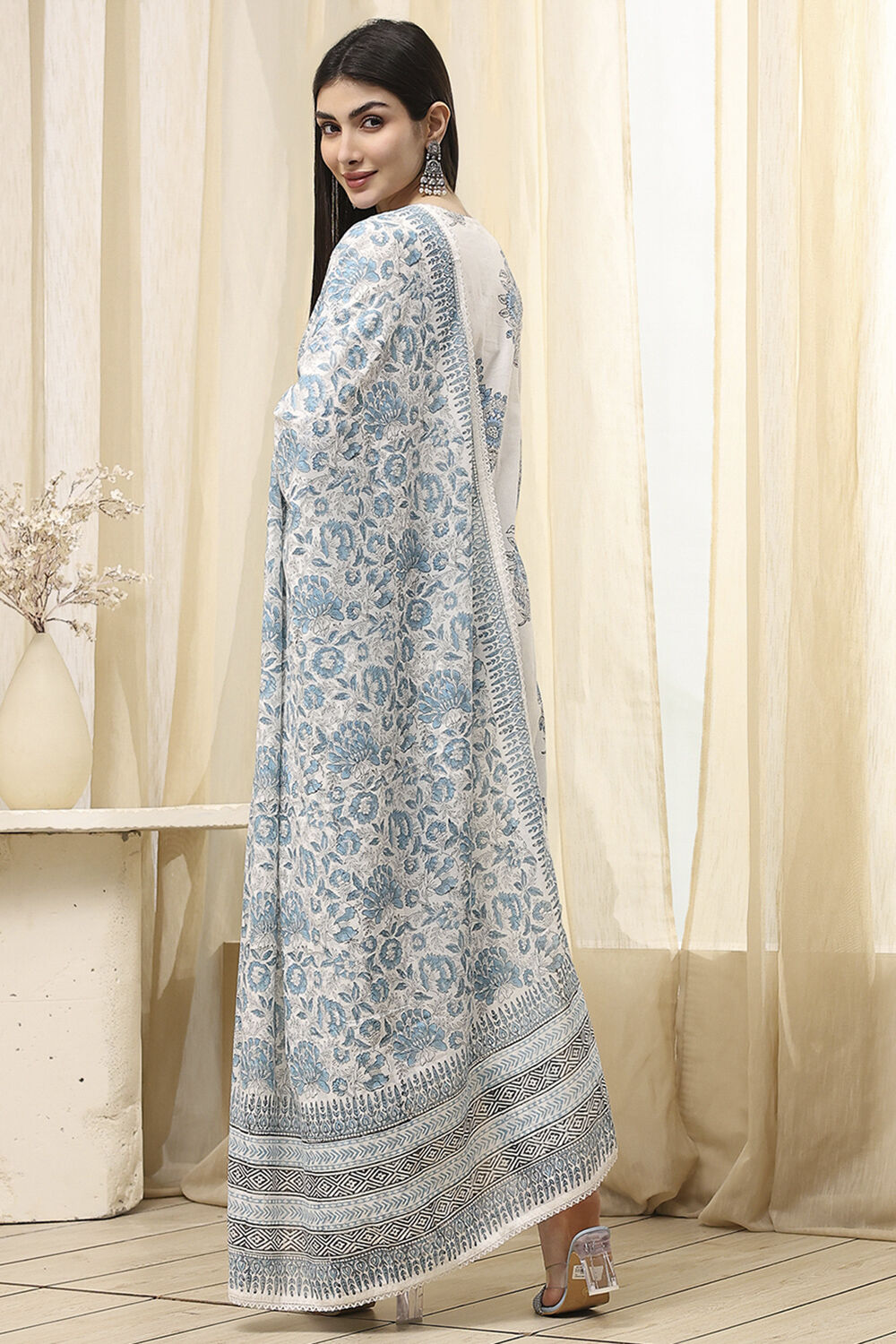 White Cotton Unstitched Suit Set image number 5